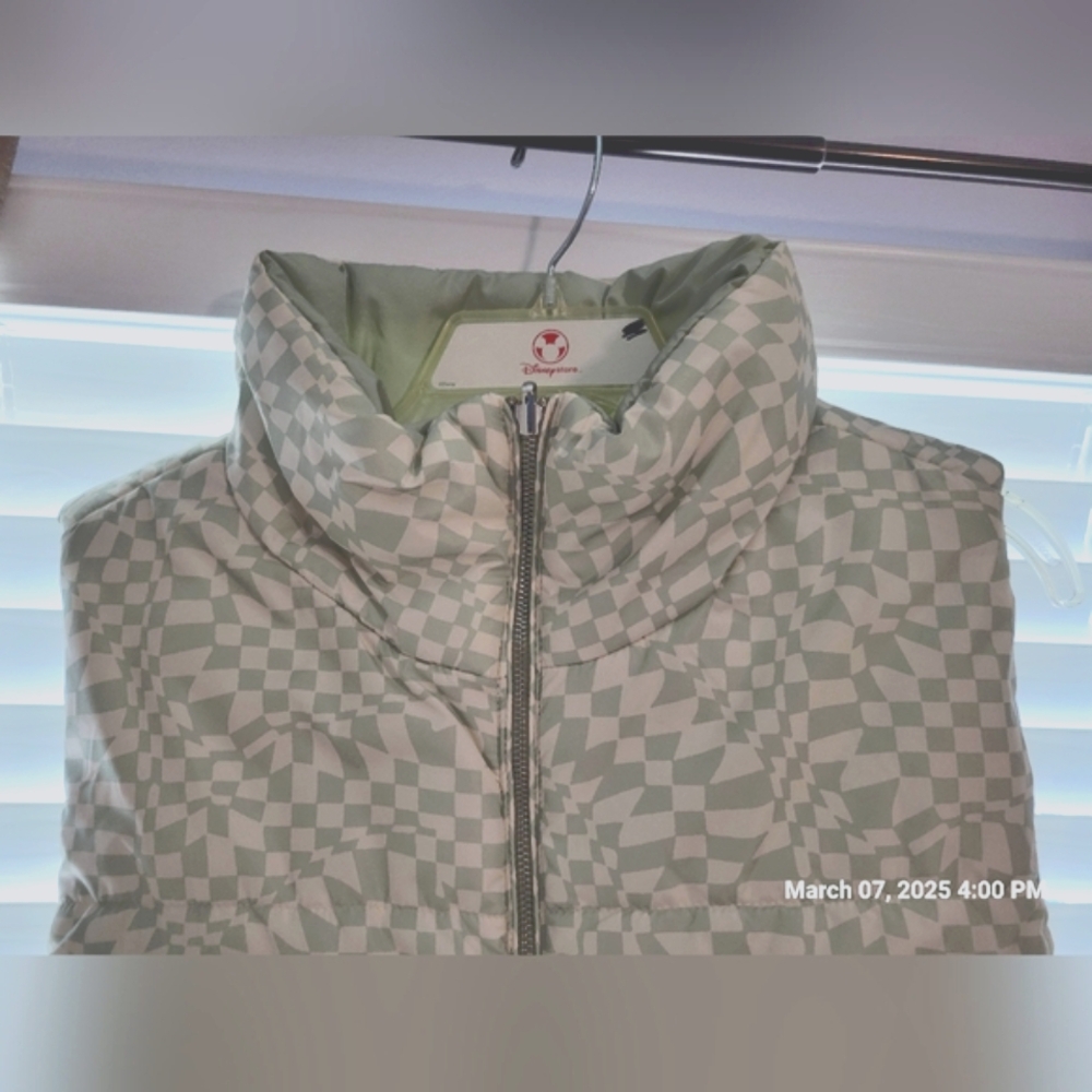 Vine & Valley Checkered Puffer Vest in Green and White